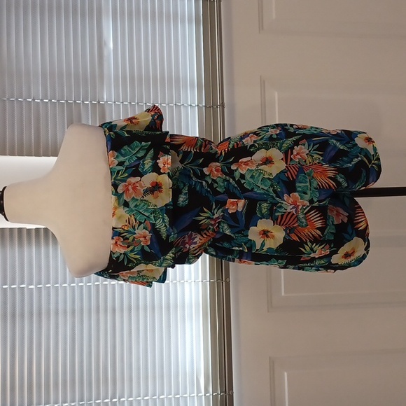 4/$60 Floral Strapless Romper - Size Small - Picture 4 of 6